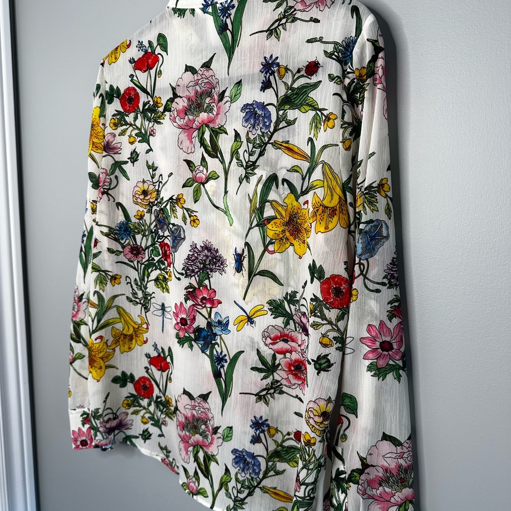 Floral Ruffle Blouse - Delicate and Unique - Picture 12 of 16